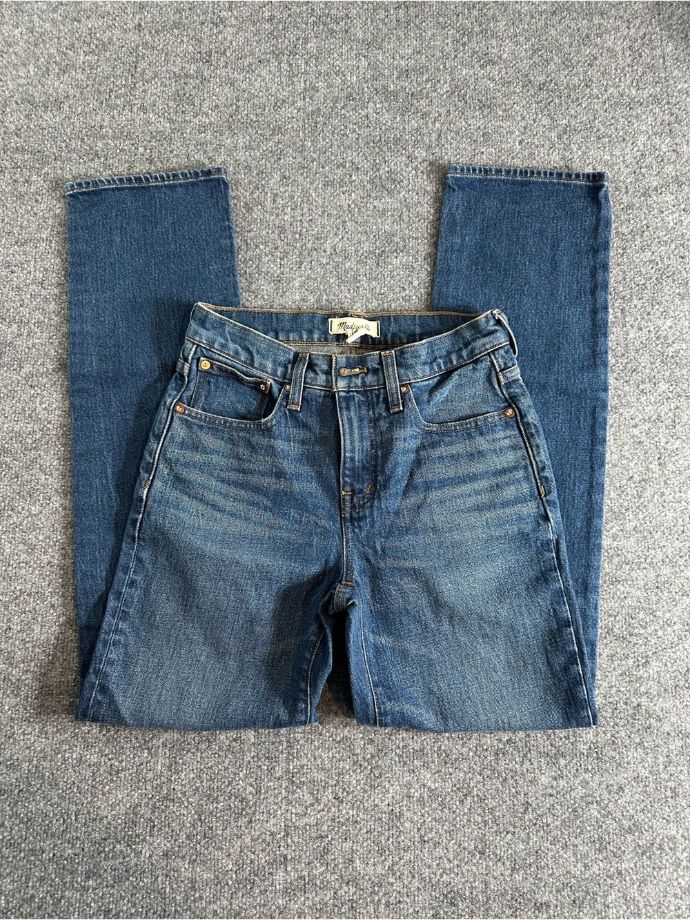 Madewell Midrise 90’s Straight-Leg Jeans in Medium Blue